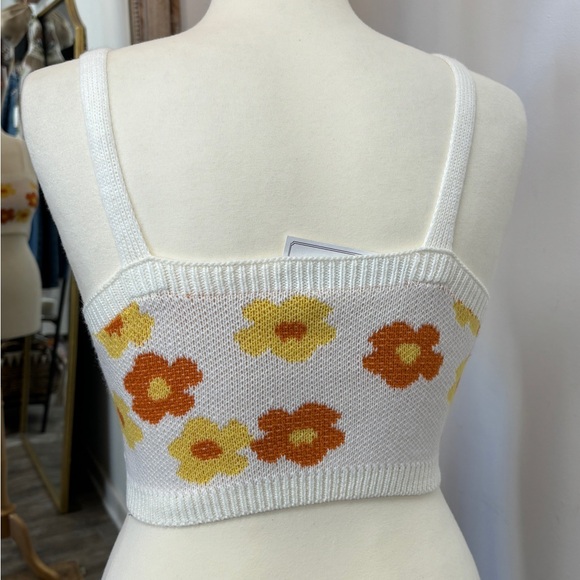 Sunny Days Crop Top - Picture 3 of 3